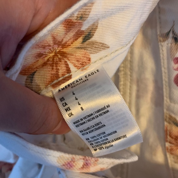 American Eagle Floral Jean Shorts - Picture 4 of 4
